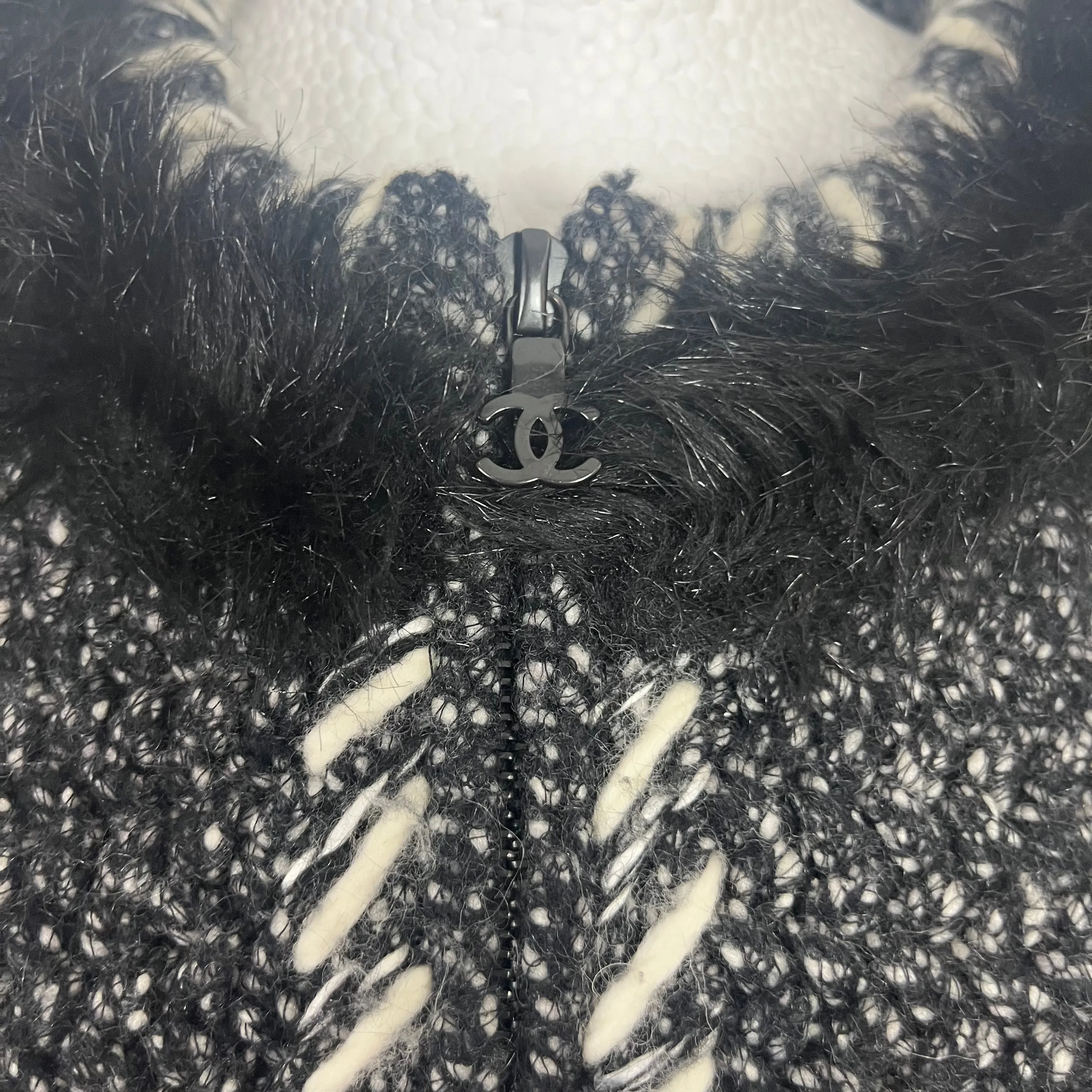 Chanel Monochrome Boucle Cashmere Jacket with Faux Fur Trim XXS/XS